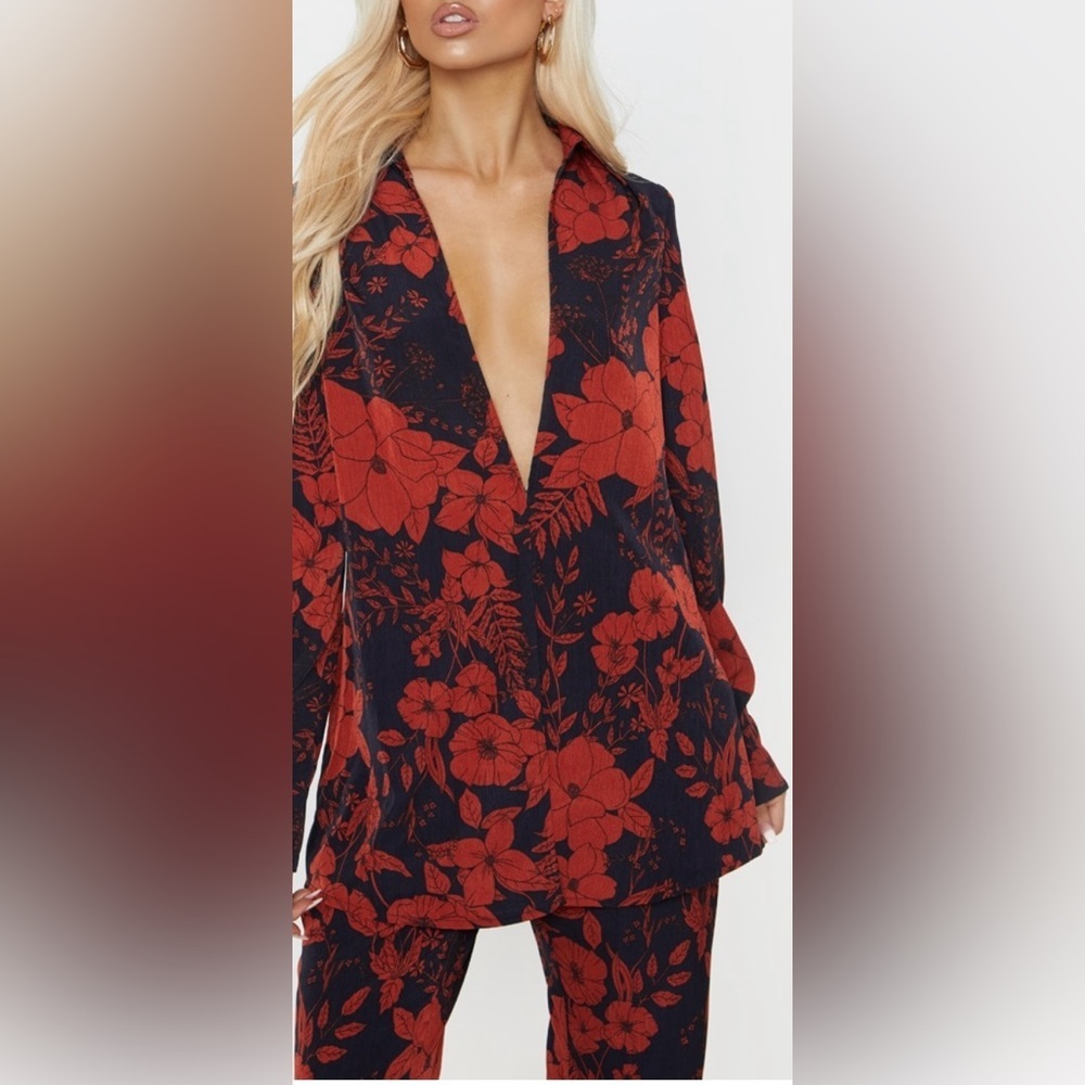 PrettyLittleThing Red and Navy Floral Set - Picture 2 of 7